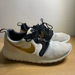 nike roshe run mens gold